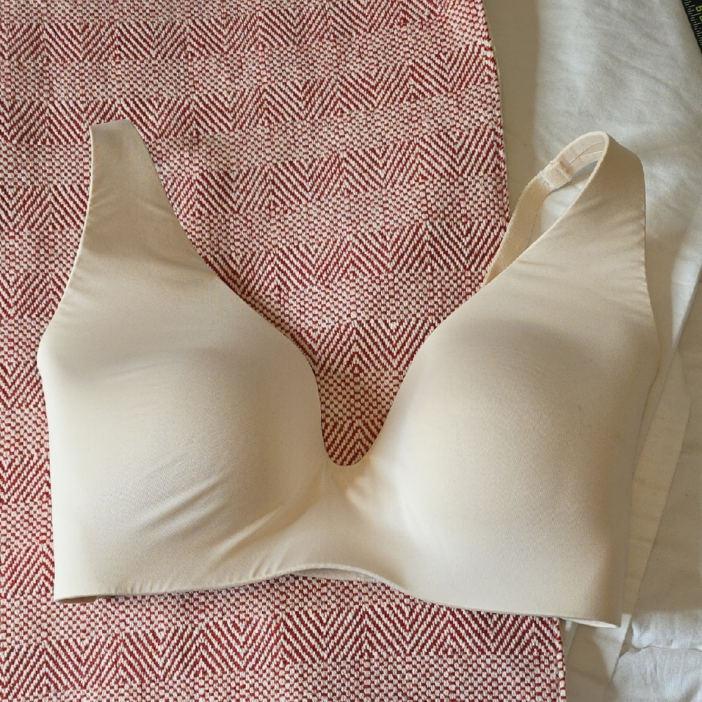 Gap Seamless Cream Bra for Women No Wire 34DD